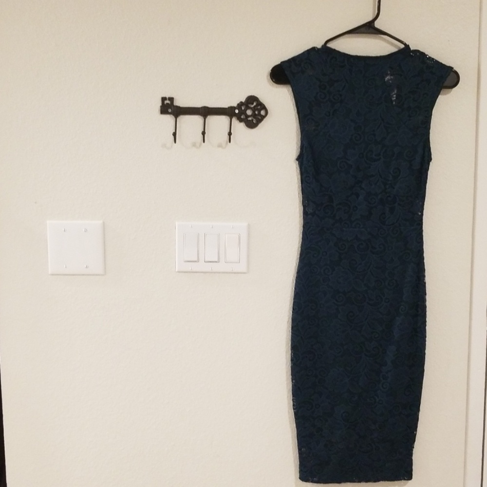 Hunter green midi lace dress